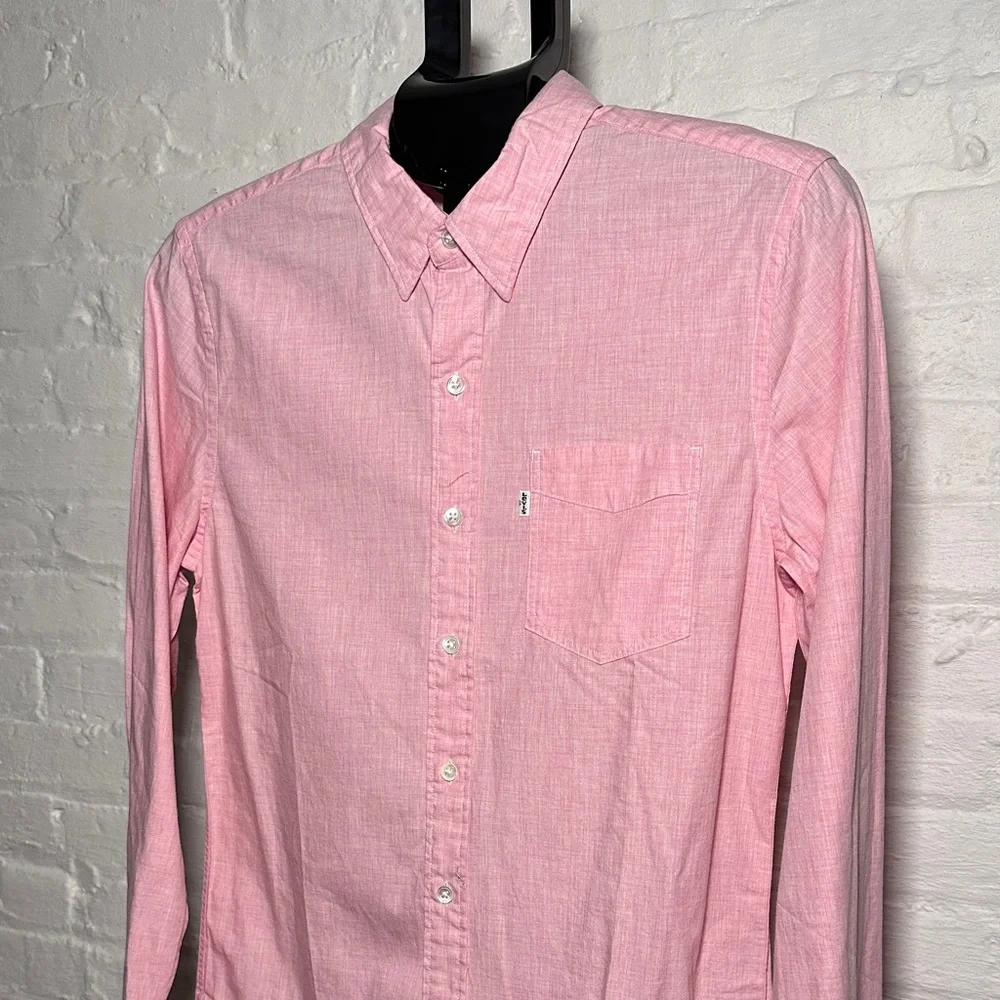 Levi’s Men's Pink Button-Up Shirt